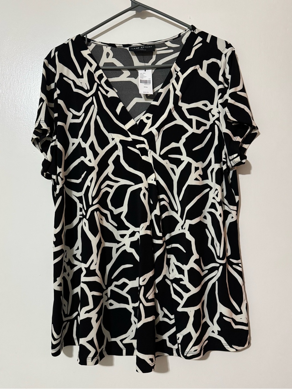 Lane Bryant Black & White Abstract V-Neck Tunic